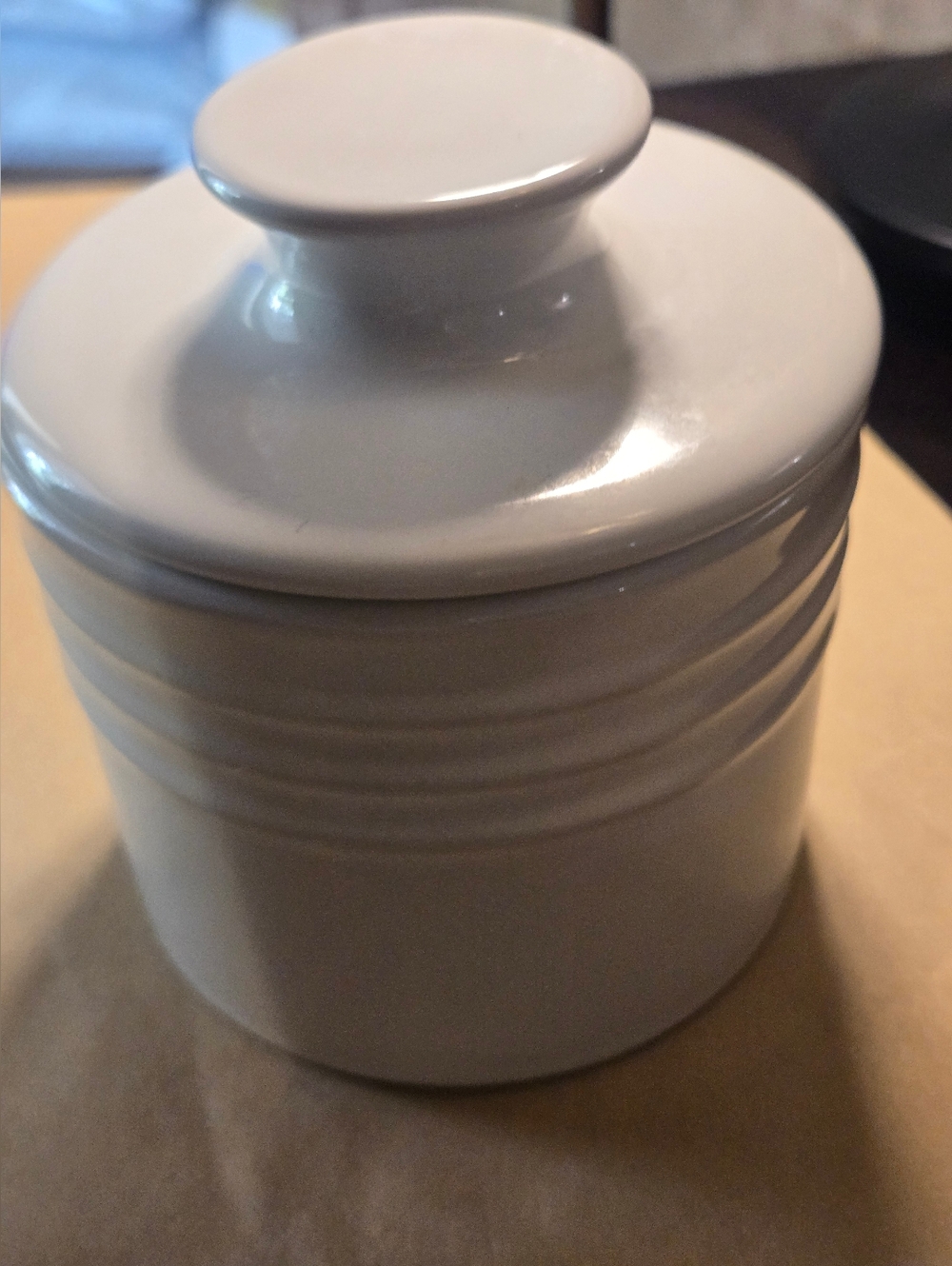 Le Creuset - White Butter Crock - Picture 3 of 9